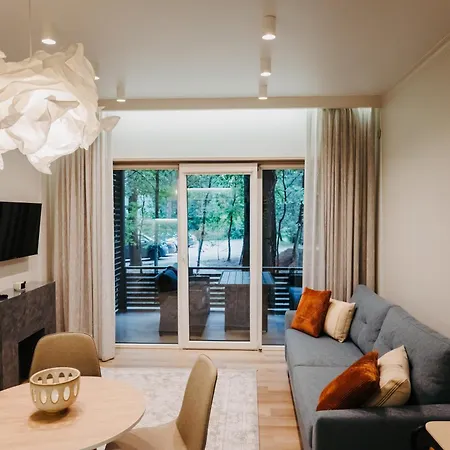 сосновий двір Hotel *