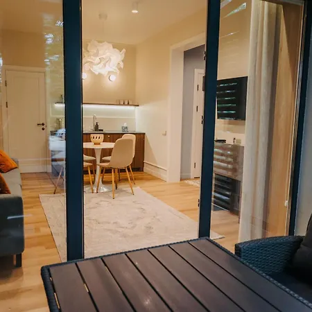 сосновий двір Hotel *