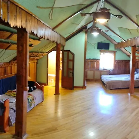 сосновий двір Hotel *