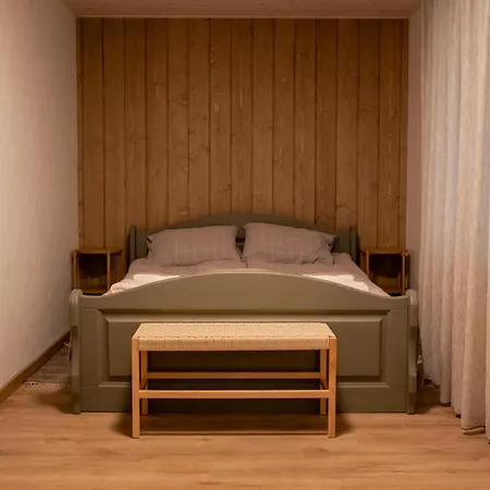 сосновий двір Hotel Kosiv