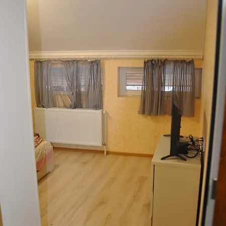 сосновий двір Hotel Kossiw