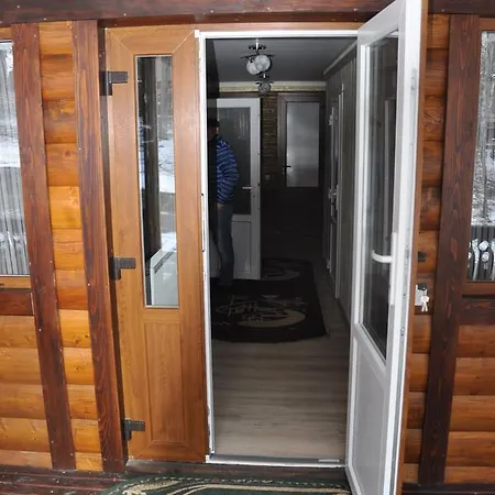 сосновий двір Kosiv