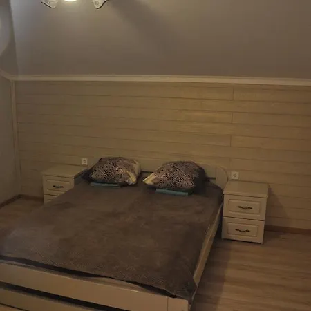 сосновий двір Kossiw