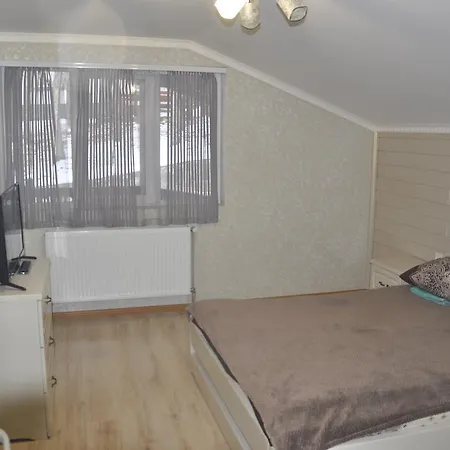 сосновий двір Hotel *