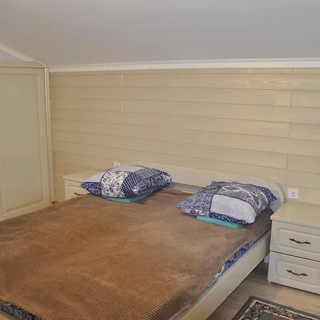 сосновий двір Hotel *