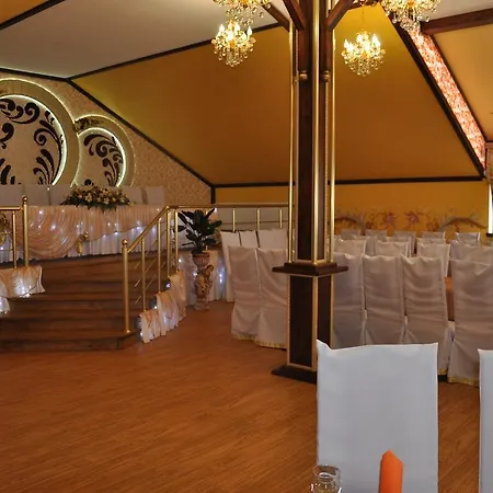 сосновий двір Kosiv