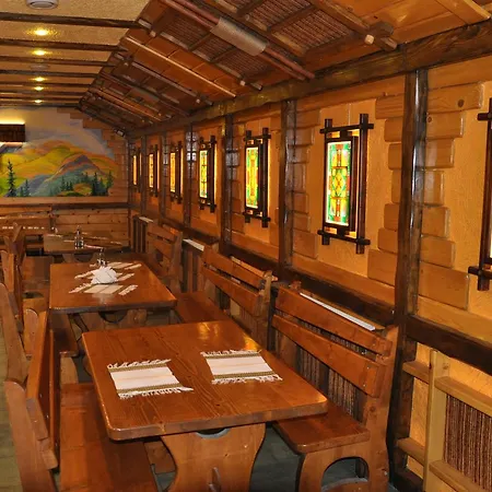 сосновий двір *