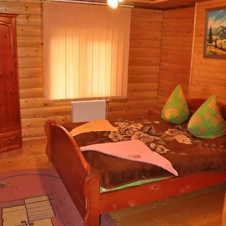 сосновий двір Hotel Kossiw