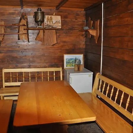 сосновий двір Hotel Kosiv