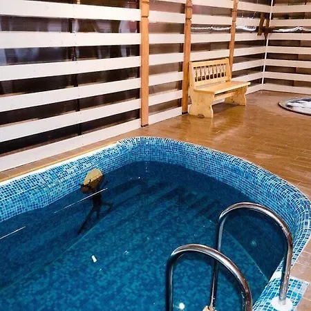 сосновий двір Kosiv