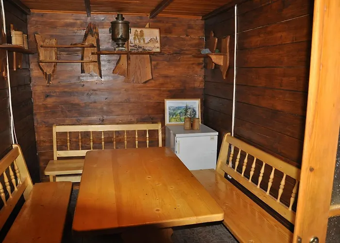 сосновий двір Hotel Kosiv