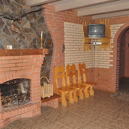 сосновий двір Hotel *