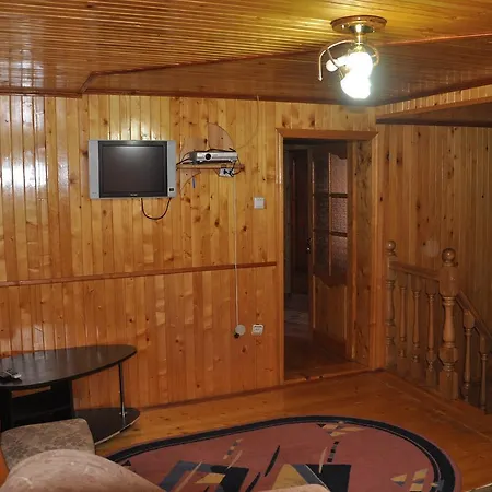 сосновий двір *