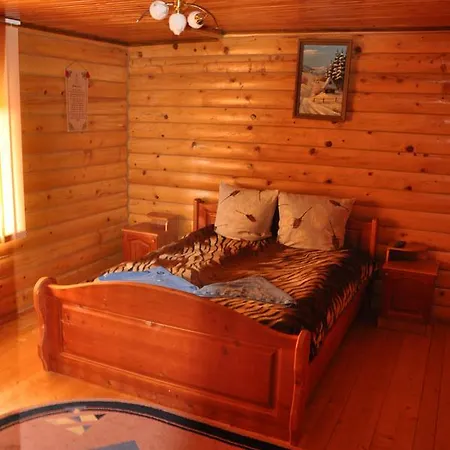 Hotel сосновий двір Kossiv